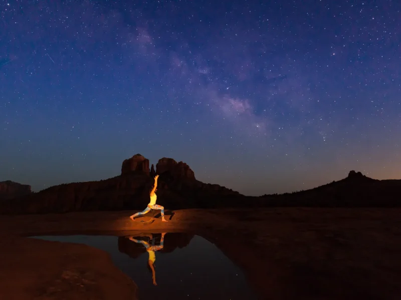 Breathtaking night view of Sedona’s red rock mountains under a starry sky from Arroyo Pinion Boutique Hotel
