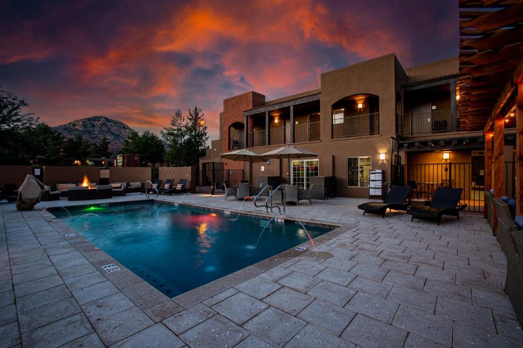 Arroyo Pinion Hotel pool with Capitol Butte at sunset