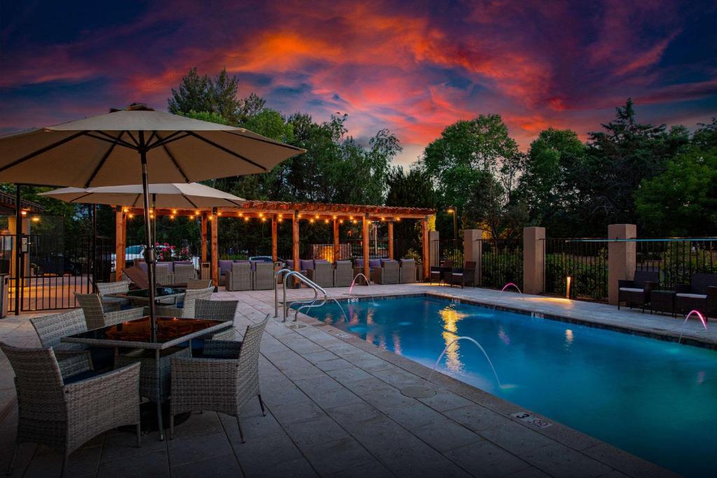 S'More Package, fire pit and pool at dusk at Arroyo Pinion
