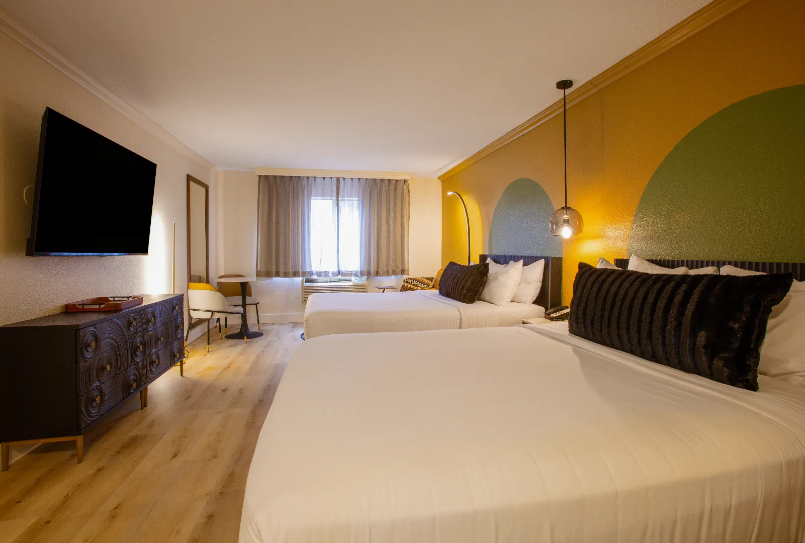 2 Queen Beds – Non Smoking