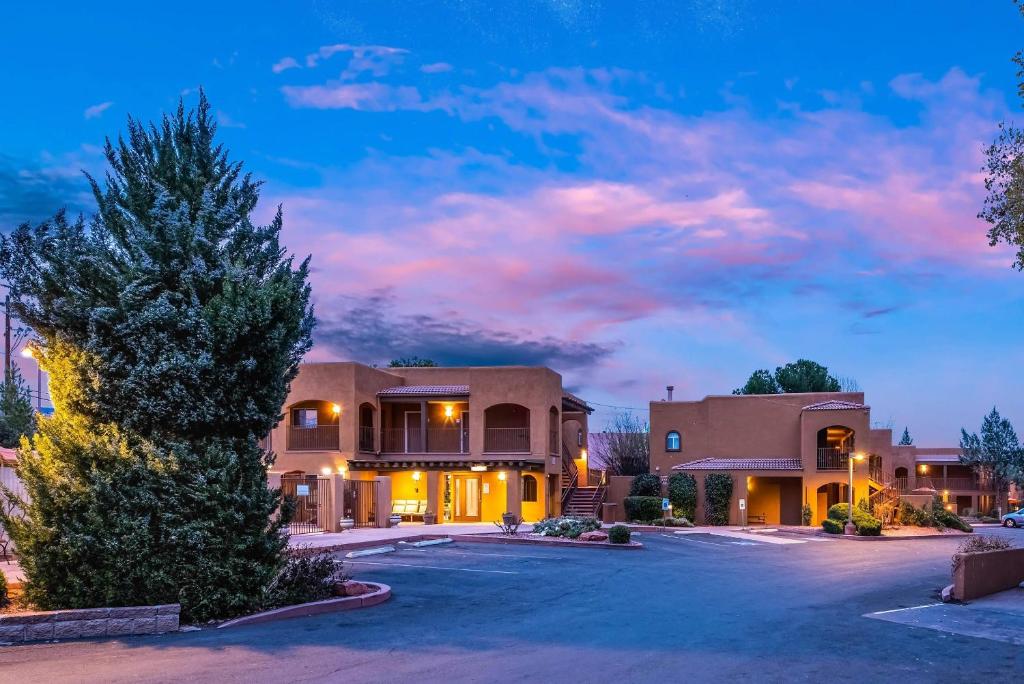 Arroyo Pinion boutique hotel exterior at dusk with warm lighting under a Sedona sunset sky